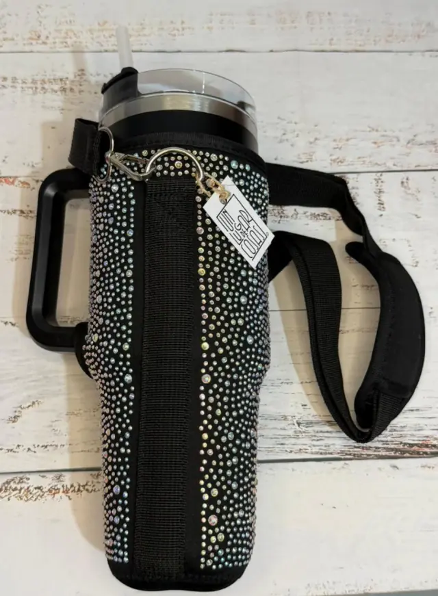 Funda con strass y correa