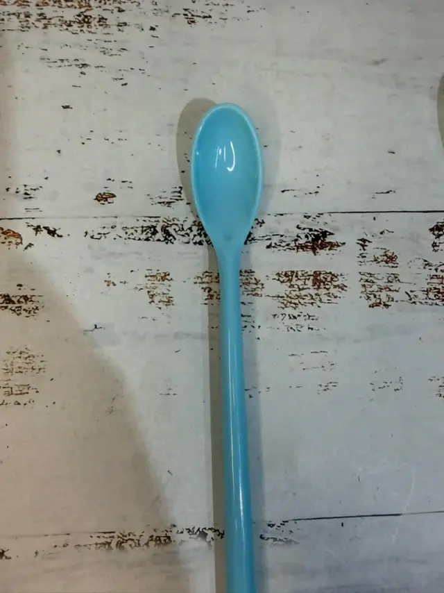 Cuchara larga de plástico