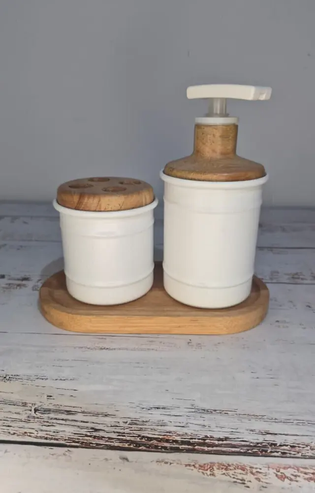 Set de Baño de Bambú y Aluminio con Dispenser, Porta Cepillos y Bandeja