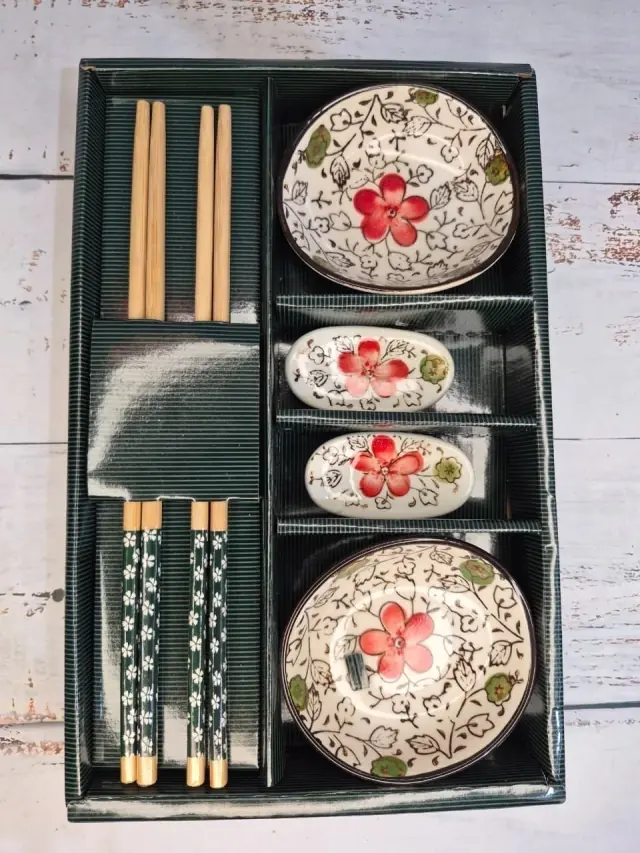 Set de sushi con diseño floral