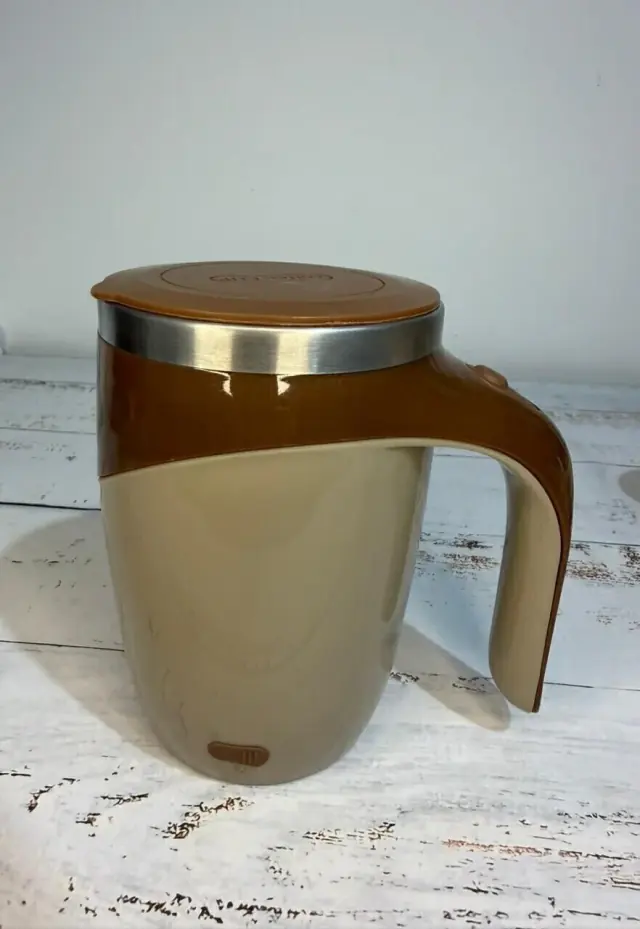 Taza autobatido