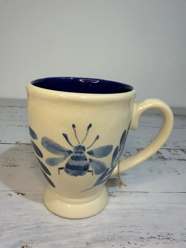 Taza de cerámica con diseño en tonos azules