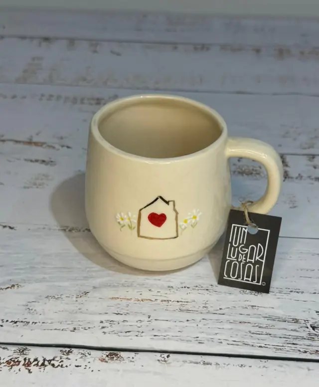 Taza de cerámica con diseño hogar